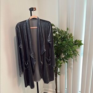 Elegant Gray Women's Cardigan